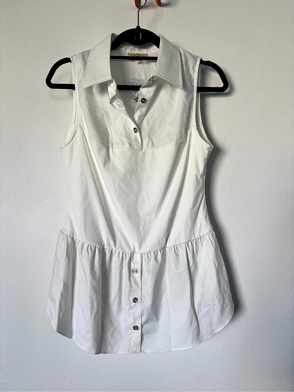 NWT SJS White Sleeveless Poplin Button Down Top Size M